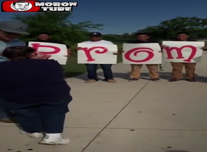 Video :A high school star shows a sick girl some affection in a lovely gesture